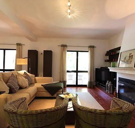 Villa Sleeps 8 With Pool Air Con And Wifi